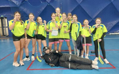 Dívky 6. a 7. ročníku ovládly okresní kolo ve florbale